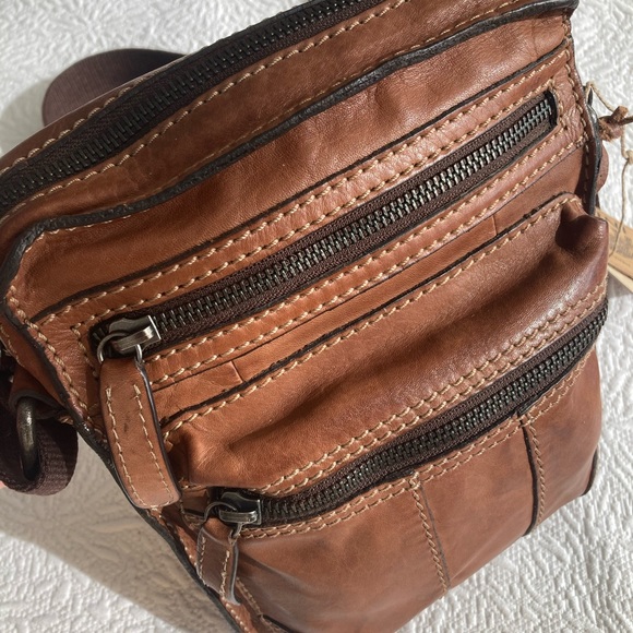 Men’s Leather Shoulder Bag Vintage Styling - Picture 2 of 4